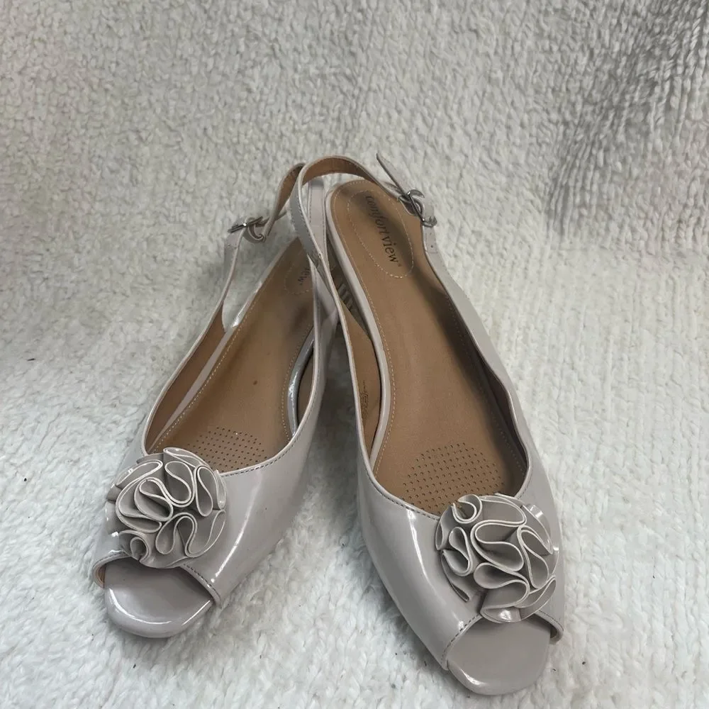 Comfortview synthetic patent Cream Peep-Toe Slingback flower accent Heels SZ12W.
